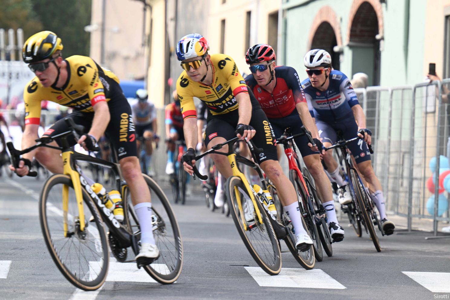 Van Aert denkt steeds meer aan Girodebuut, beaamt Jumbo-Visma: 'Hij wil zelf graag, maar het moet passen'