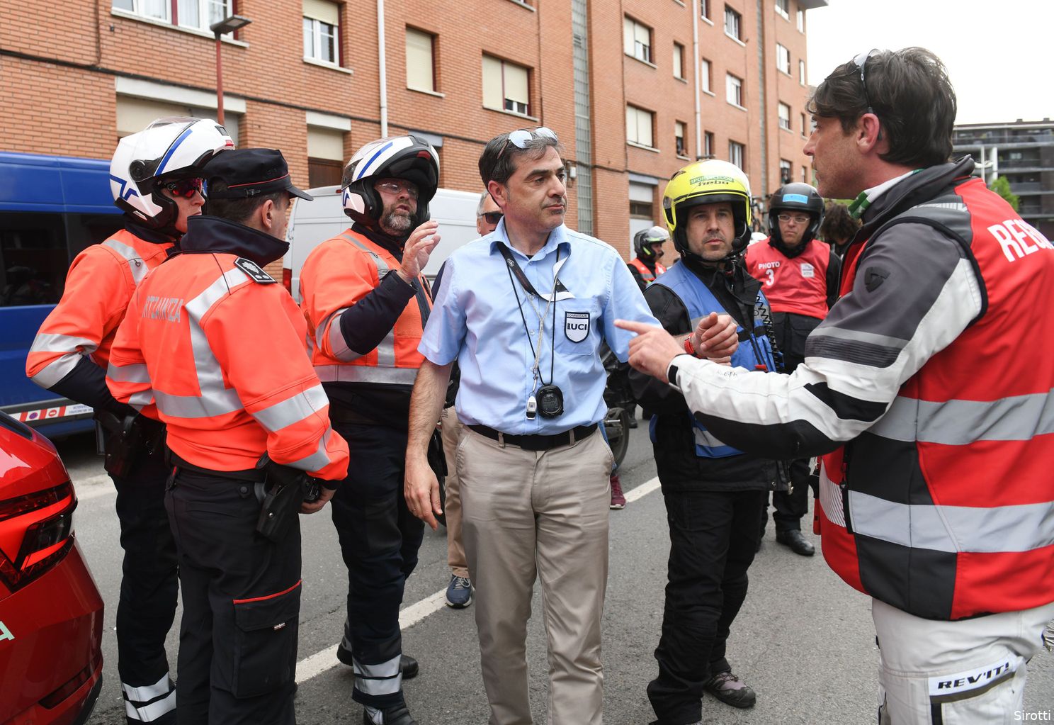 SafeR haalt hard uit naar renners: '35% van de valpartijen afgelopen jaar zijn jullie eigen schuld'