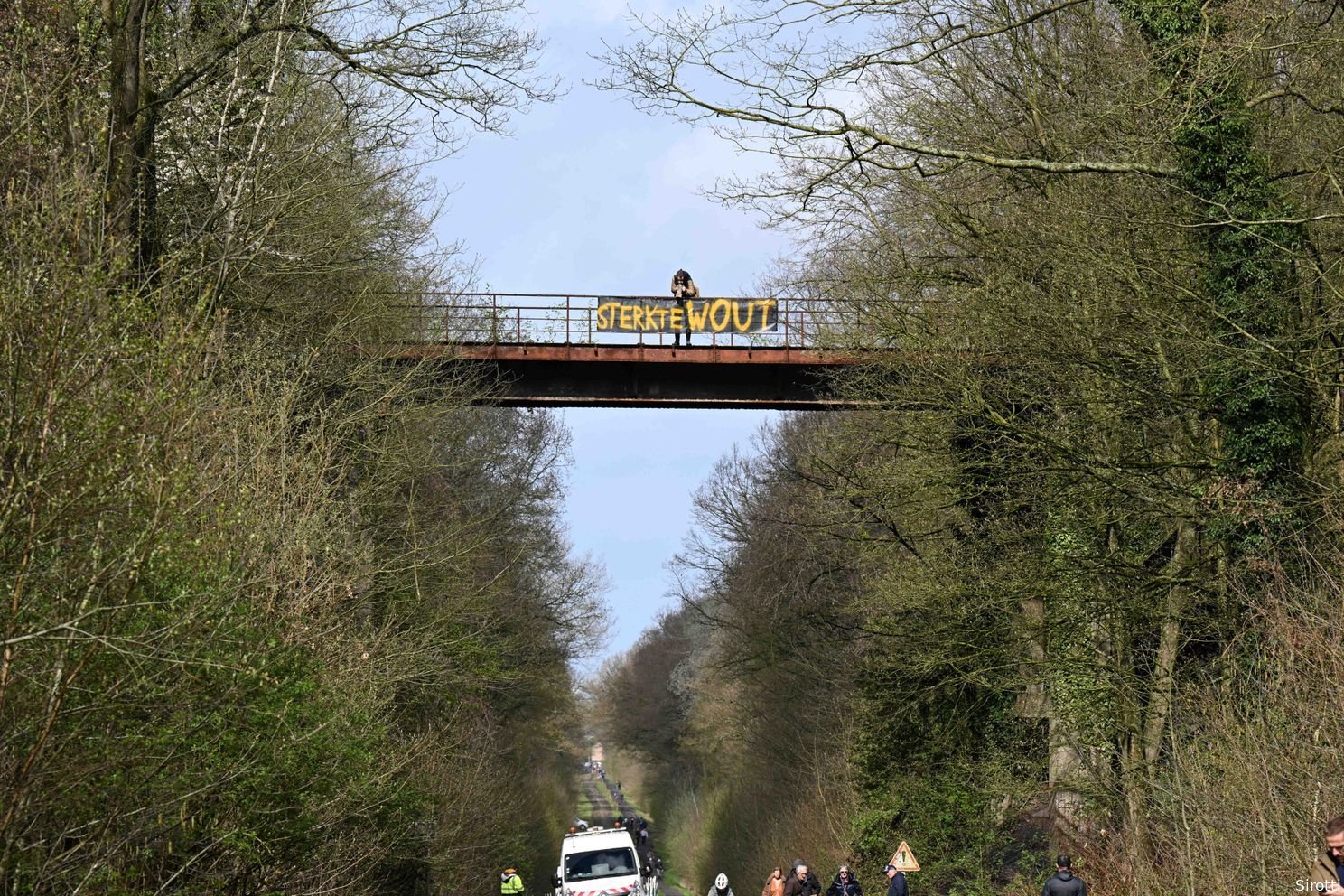 📸 Scouting Paris-Roubaix: The chicane, wet cobblestones, and "Stay strong Wout" in the Arenberg Forest