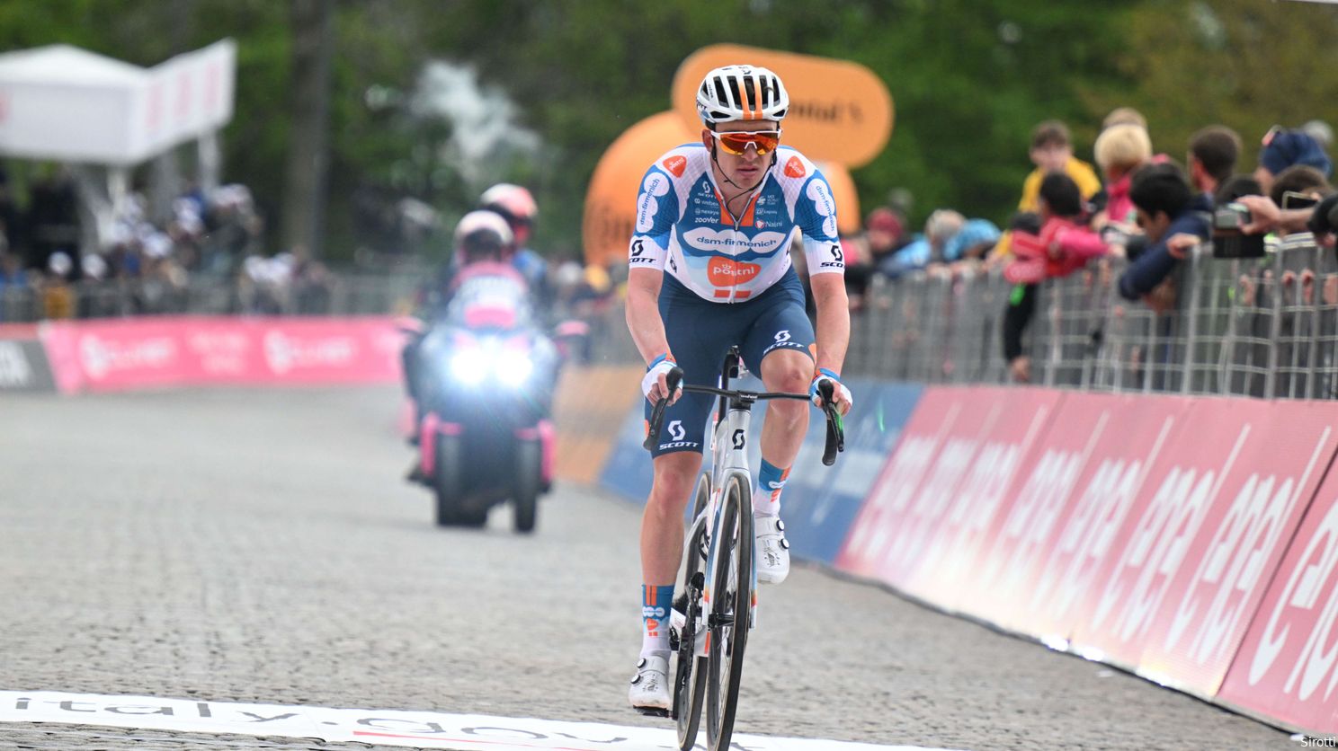 'Herstellen en hergroeperen' is het devies voor dsm-firmenich PostNL op eerste rustdag Giro d'Italia