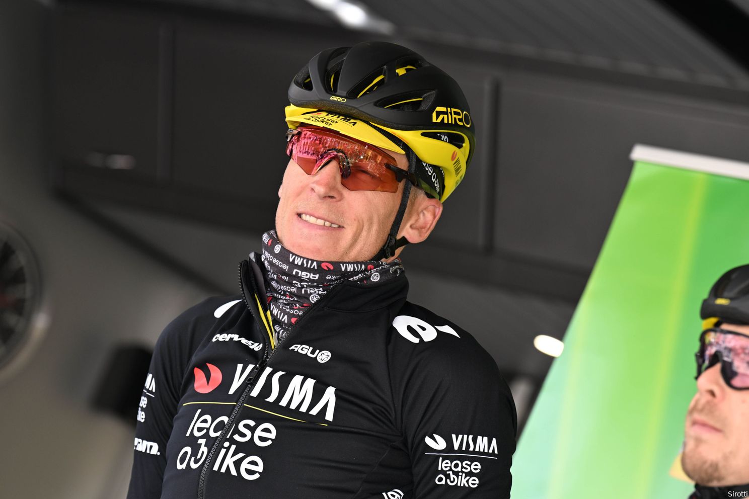 Gesink's words feel particularly bitter after Giro crash, Uijtdebroeks says mentor's dropout is "really shitty"