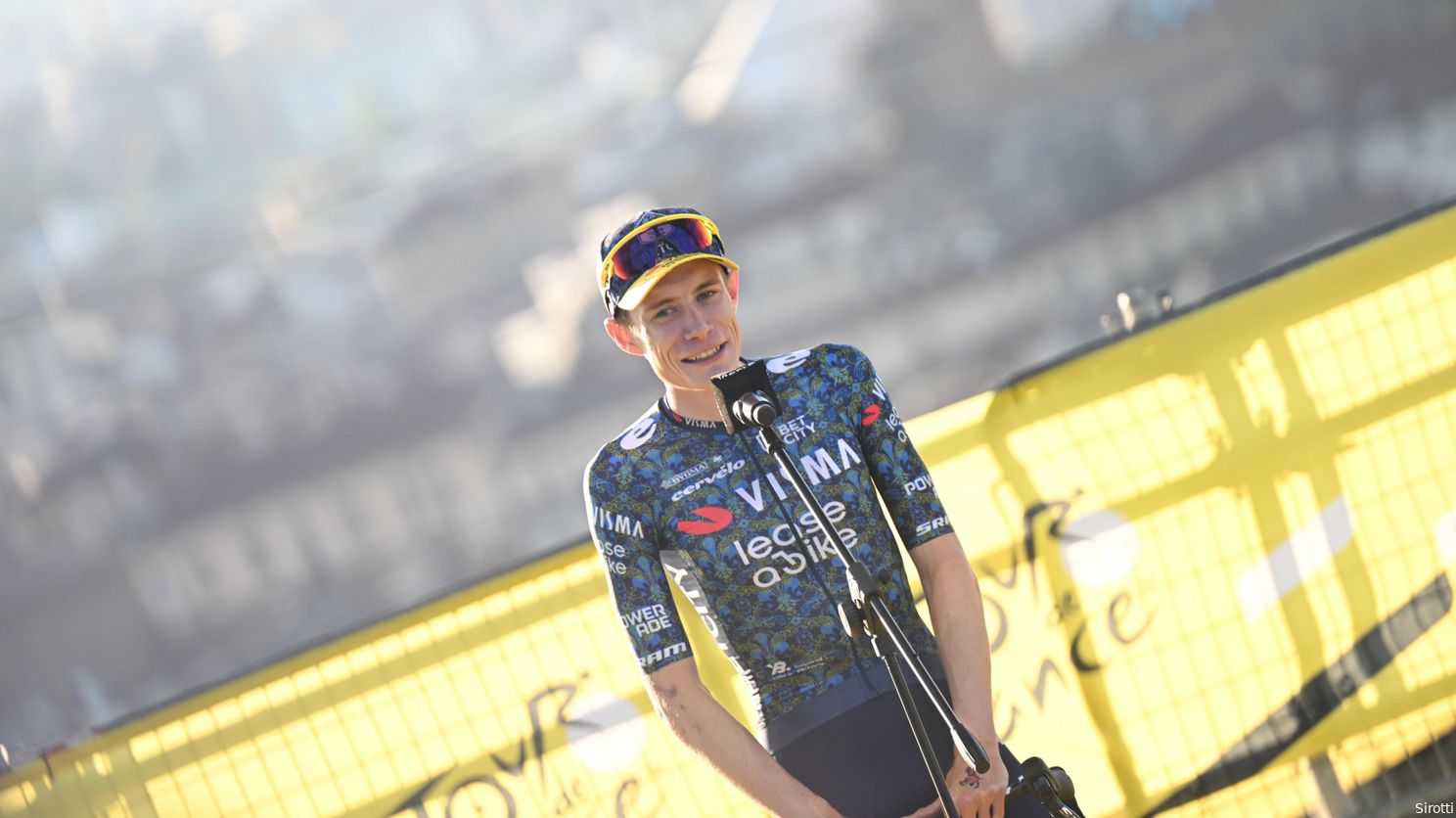 📸 Red Bull-Roglic, podium return for Van der Poel/Vingegaard, and even a... Headband: the Tour presentation in 10 photos