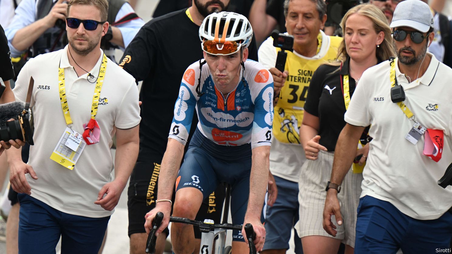 Bardet laat tranen vrije loop na laatste bergrit in de Tour, Mas en Carapaz balen van gebakkelei