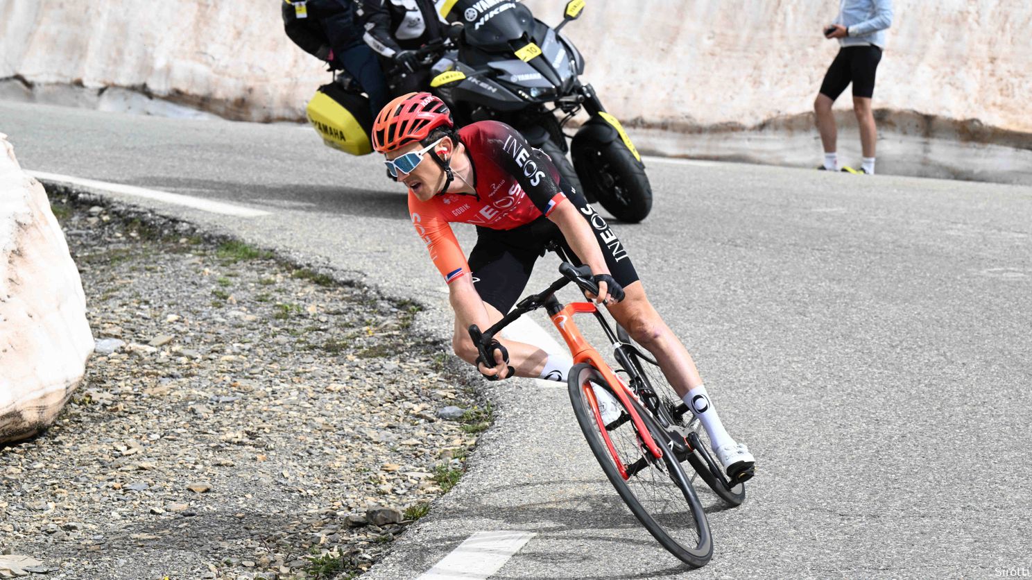 Peloton snapt weinig van doorrijden corona-positieve Thomas: 'Dan zie ik hem het liefst altijd van achteren'