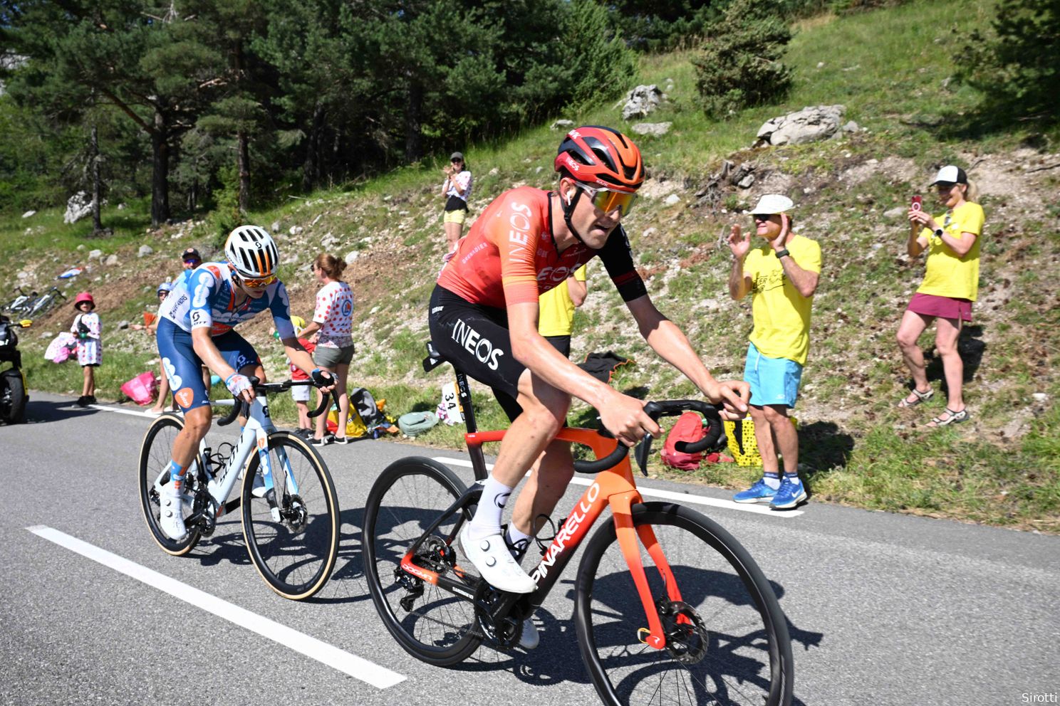 Herrezen uit de dood: Poels voert nummertje op na valse start door 'klote wind', De Plus dankt 'legend' Thomas