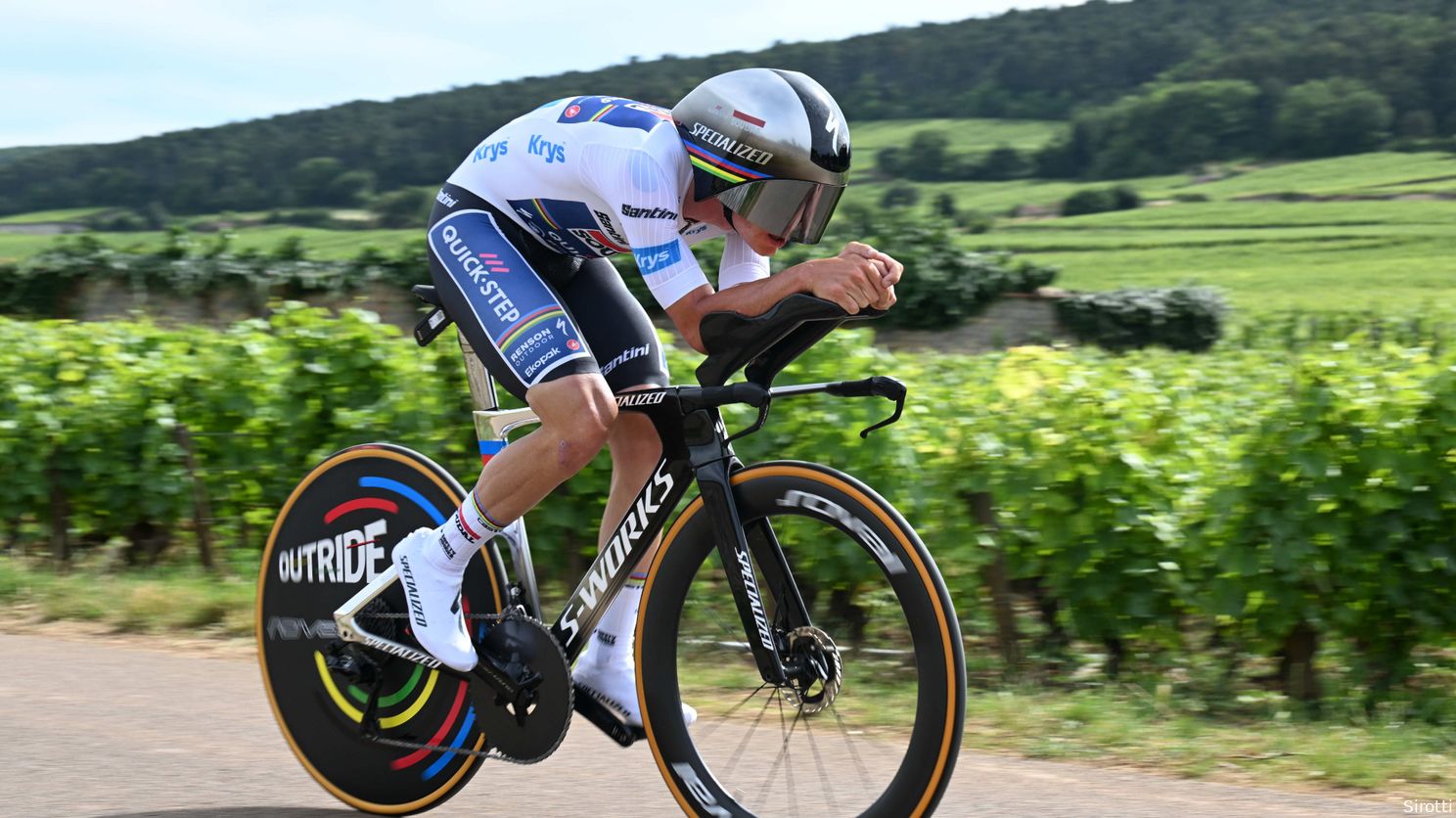 Van Aert toont (net als Evenepoel) grinta voor wegrace, maar hoopt in olympische tijdrit vooral op geheim wapen