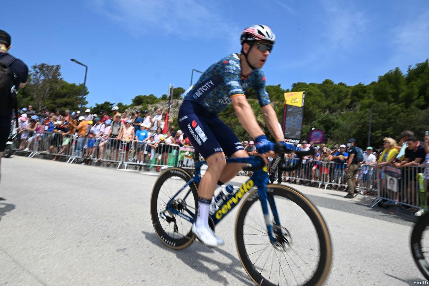 Dumoulin ziet befaamde Van Dongen-tactiek terug bij Lemmen en Van Aert: 'Werkt niet altijd bij de profs'