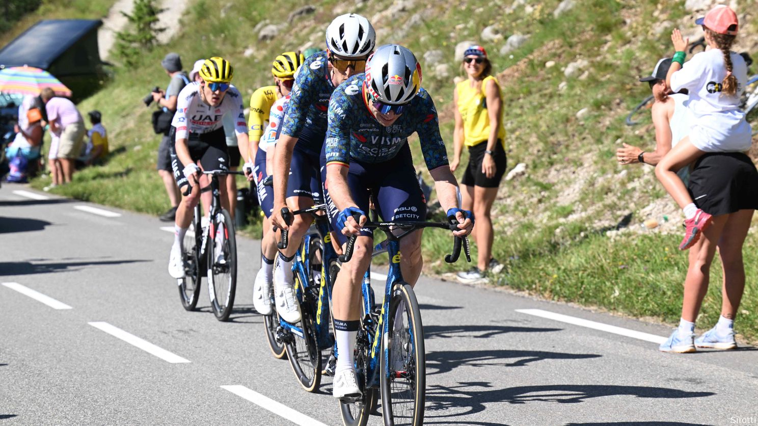 Tour de France klaar, maar Wout van Aert keert nog niet naar huis: 'Hopelijk laten ze me hier met rust'