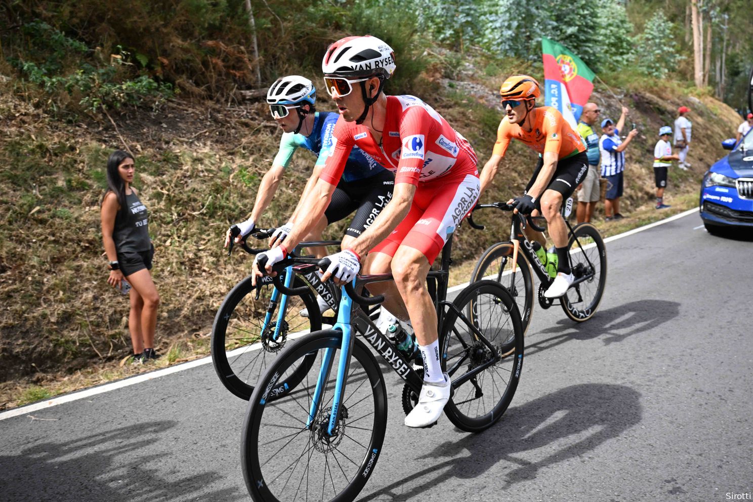 Vuelta-sterren sparen de benen, want vrijdag volgen knikkende knieën: 'Eén van de belangrijkste dagen'