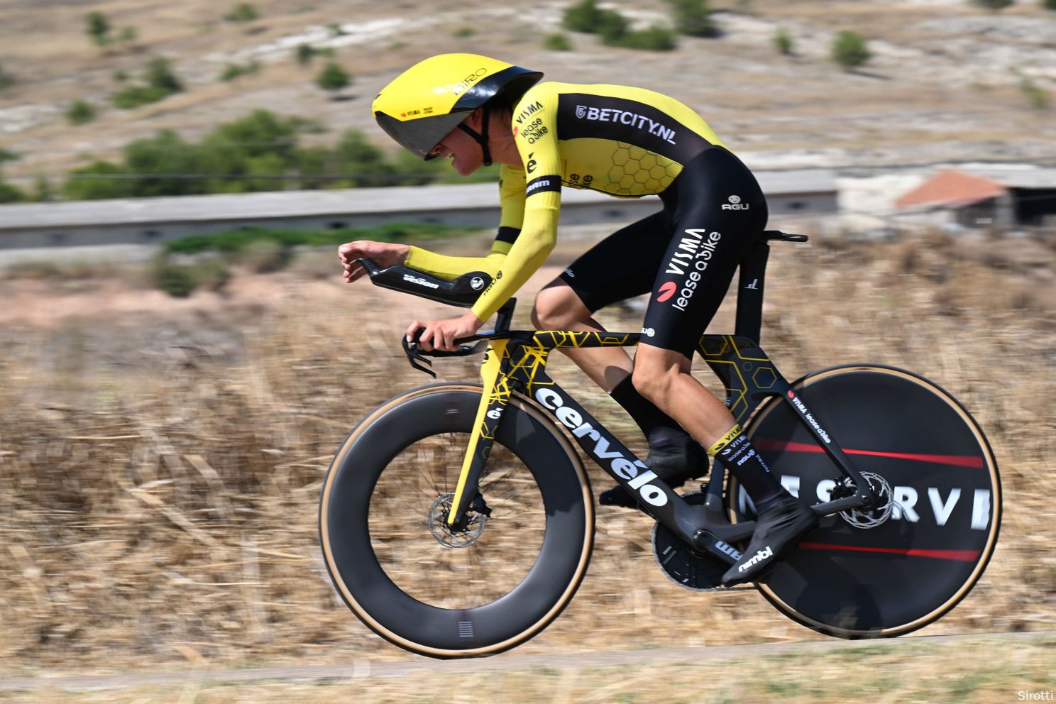 Kuss stevent af op eindzege Burgos na tijdrit, prestatie Uijtdebroeks baart zorgen voor Vuelta-tijdritten