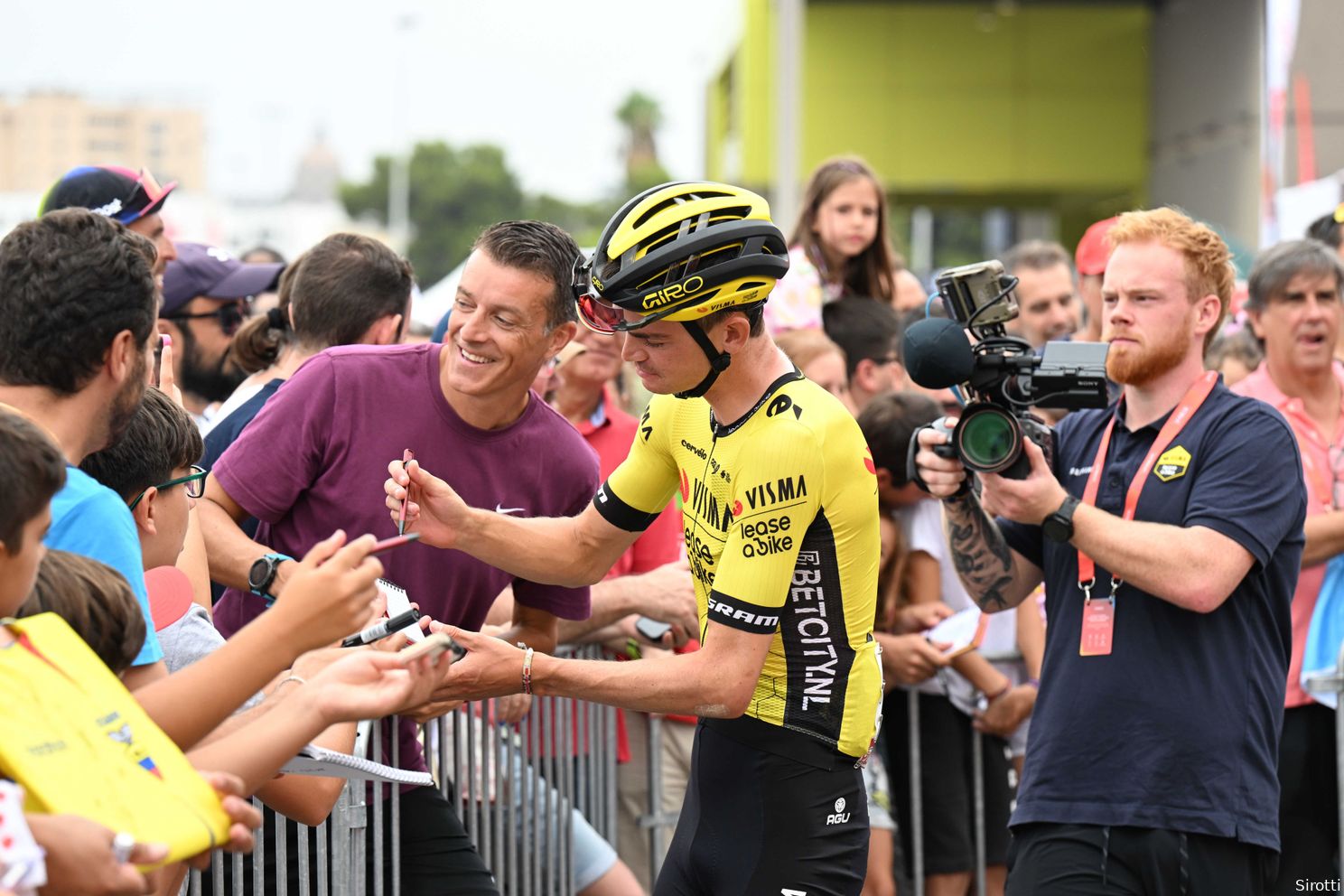 Carapaz and Yates back in action, Roglic uncertain, Mas unsettlingly consistent, and O'Connor on a high: how will the Vuelta be decided?