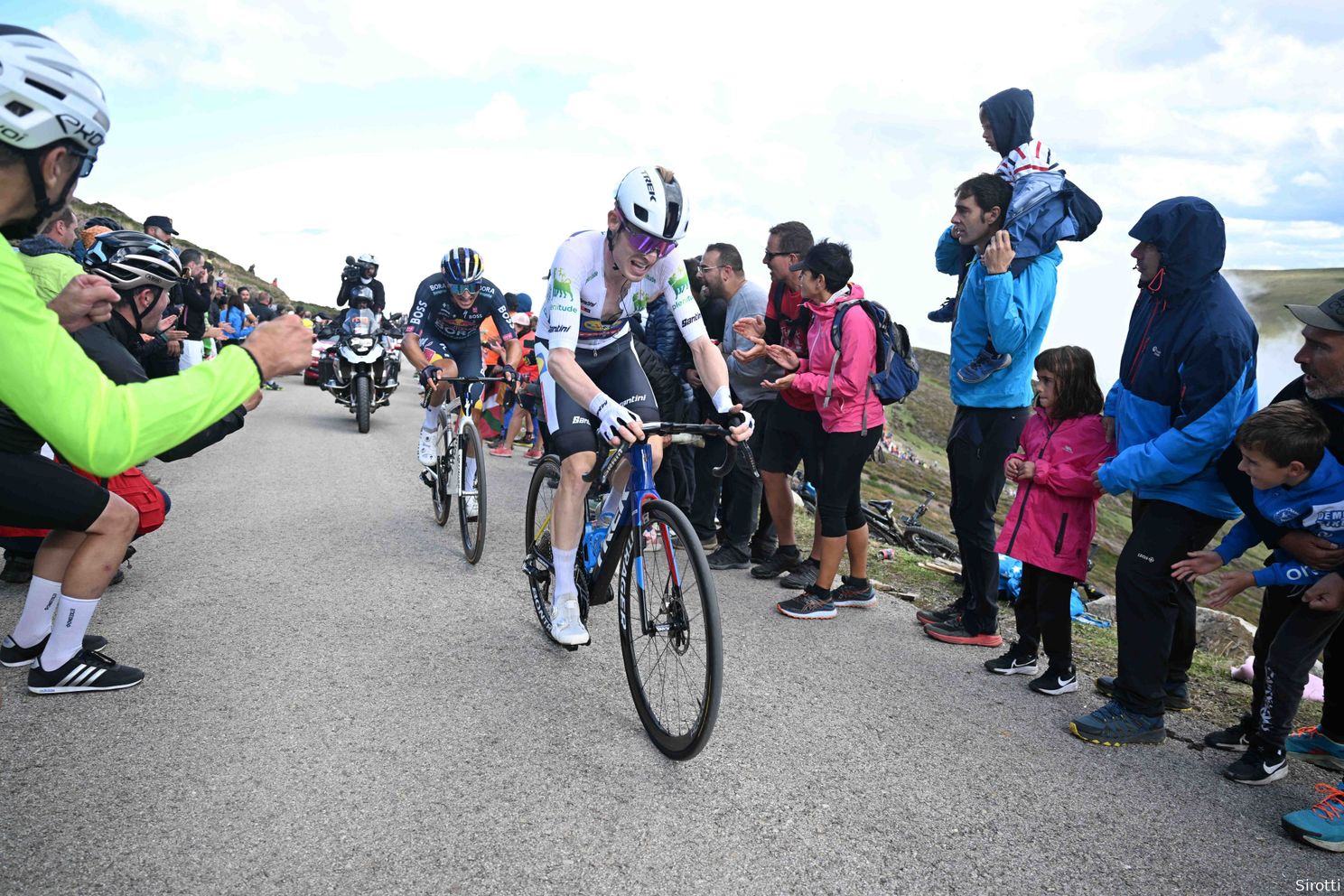 Rasmussen belittles Roglic a bit with well-meaning advice toward Danish hope Skjelmose