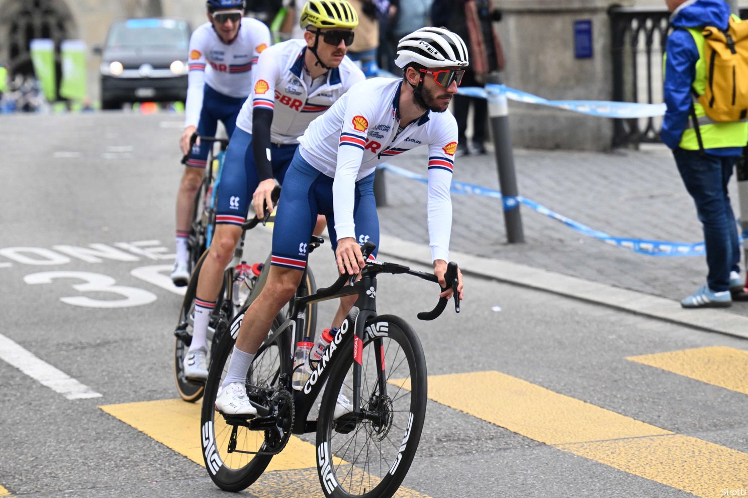 🎥 Van der Poel, Pogacar en Evenepoel alle drie al vol op de pedalen: WK-kleppers verkennen parcours