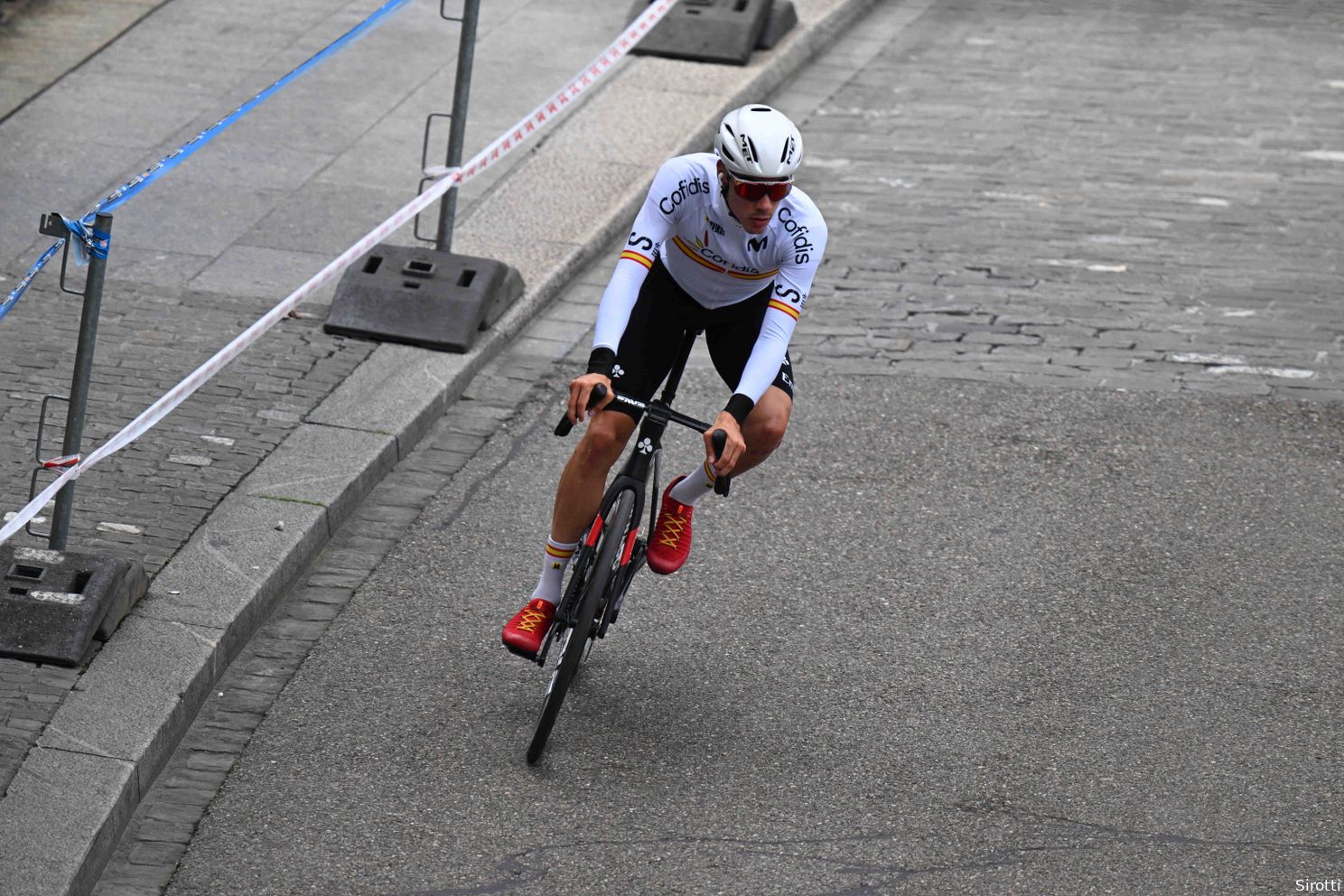 🎥 Van der Poel, Pogacar en Evenepoel alle drie al vol op de pedalen: WK-kleppers verkennen parcours