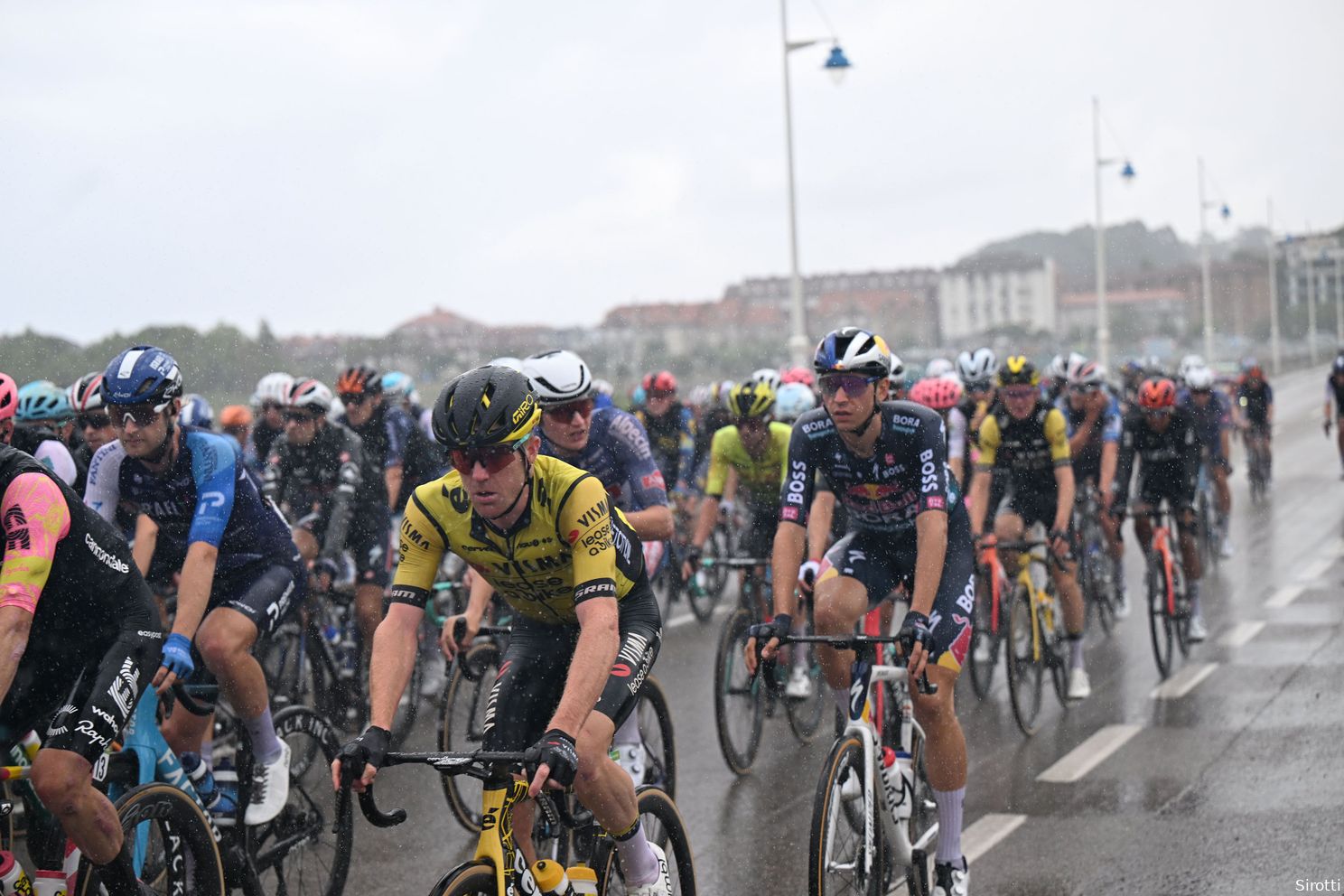 Kruijswijk enjoys day of racing with three breakout phenomenons of this Vuelta: "It gives a great deal of satisfaction"