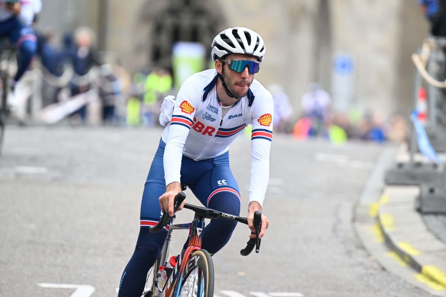 🎥 Van der Poel, Pogacar en Evenepoel alle drie al vol op de pedalen: WK-kleppers verkennen parcours