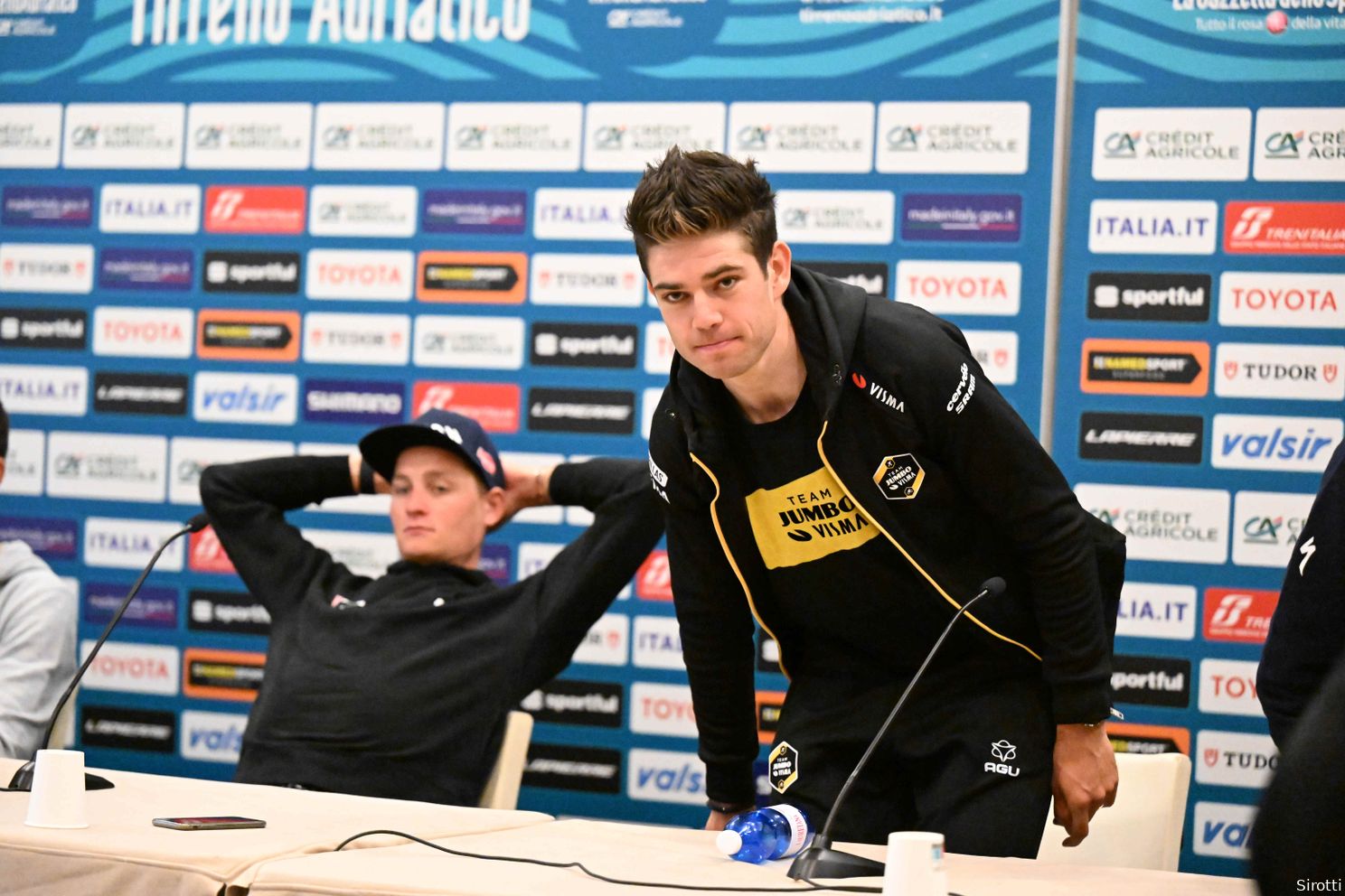 Hardy Van Aert (30) and Van der Poel (29) compete against each other in the same colors until cycling retirement