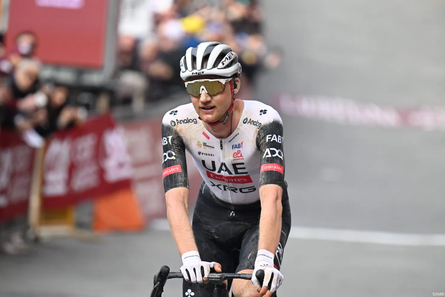 Wellens en Wiebes winnen Nederlandse gravelrace waar Ten Dam bijzondere middag kende: 'Hele dikke kont zo voor me'