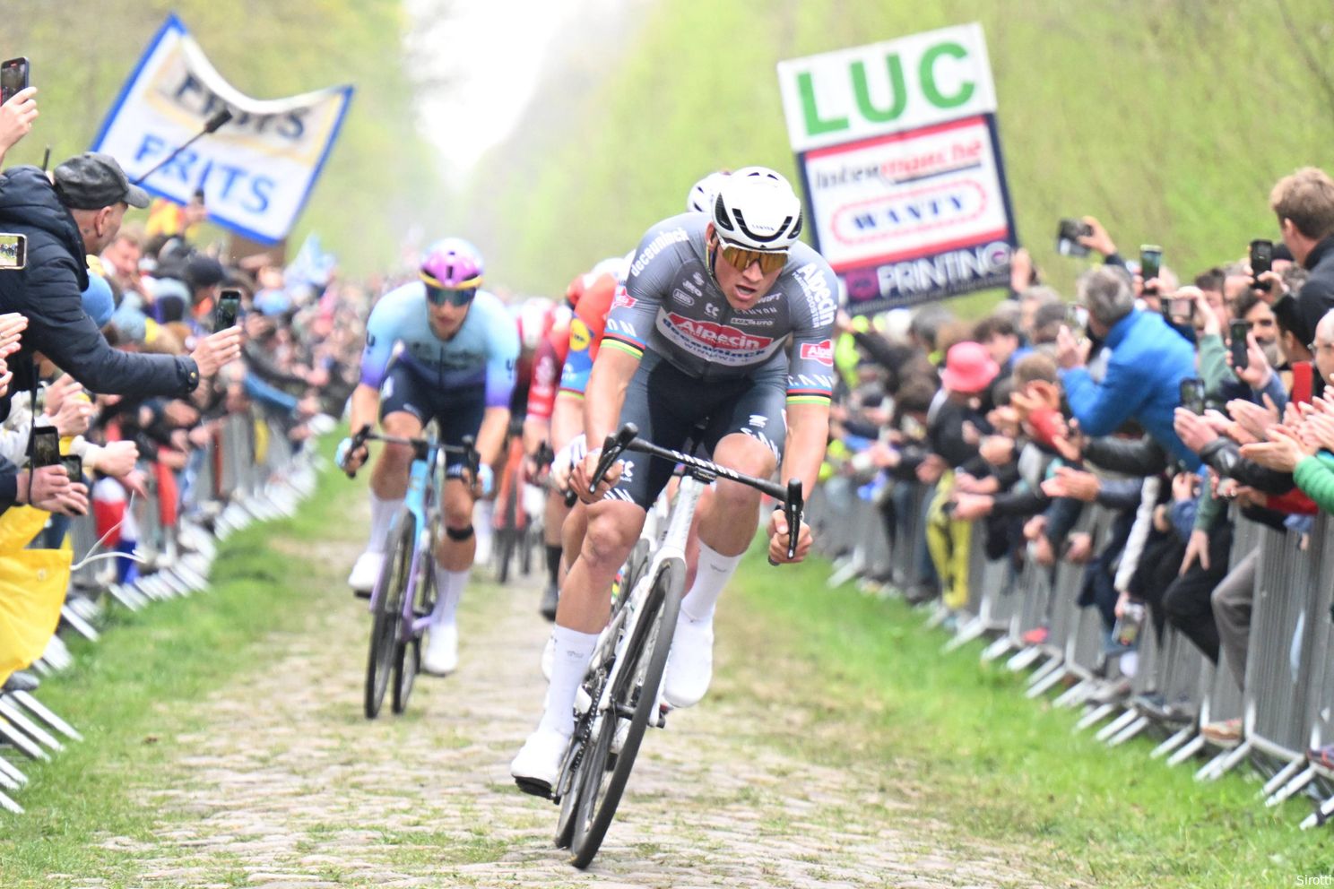 Naast Van der Poel en Pogacar genoot Bruyneel van nog één renner tijdens Parijs-Roubaix: 'Hij gaat een hele grote worden'