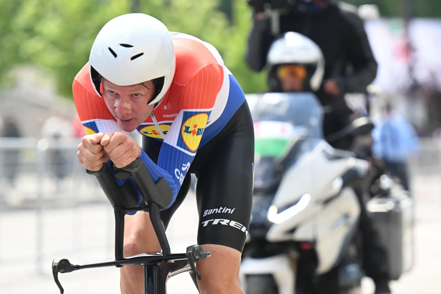 Hoole en Vacek blijven (ver)bazen en zijn nu klaar om 'all-in te gaan' voor Pedersen in roze missie tegen Roglic