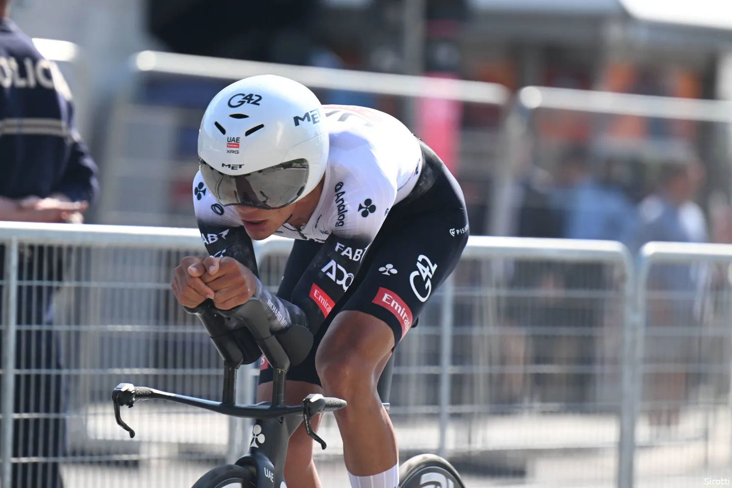 Del Toro start fantastisch, maar UAE houdt vast aan twee leiders: 'Klimprestatie Yates een goed signaal'