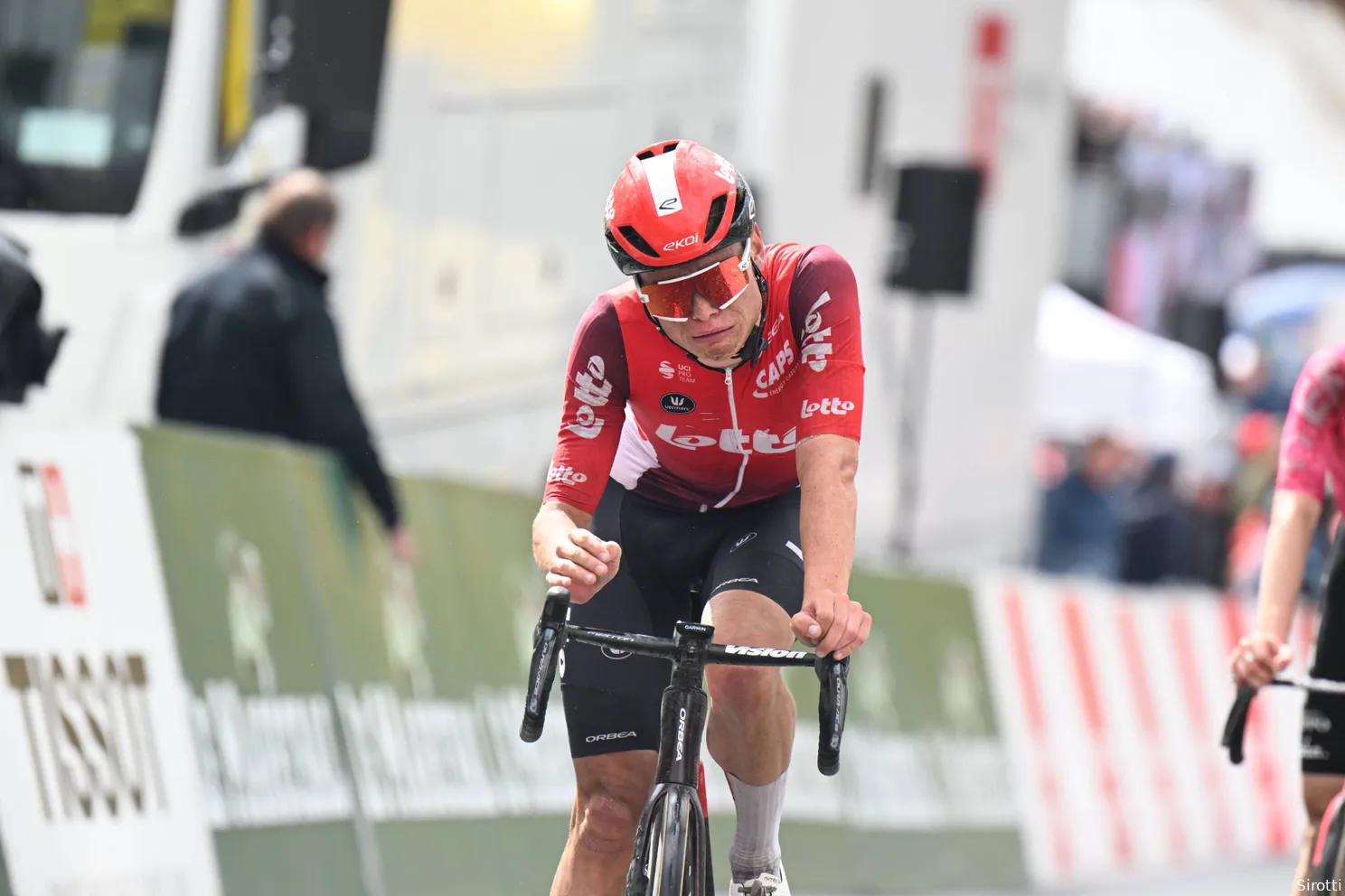Lennert Van Eetvelt baalt in aanloop naar Tour: 'Maand op hoogte om 5% te winnen, en dan ben je 10% kwijt met zo'n val'
