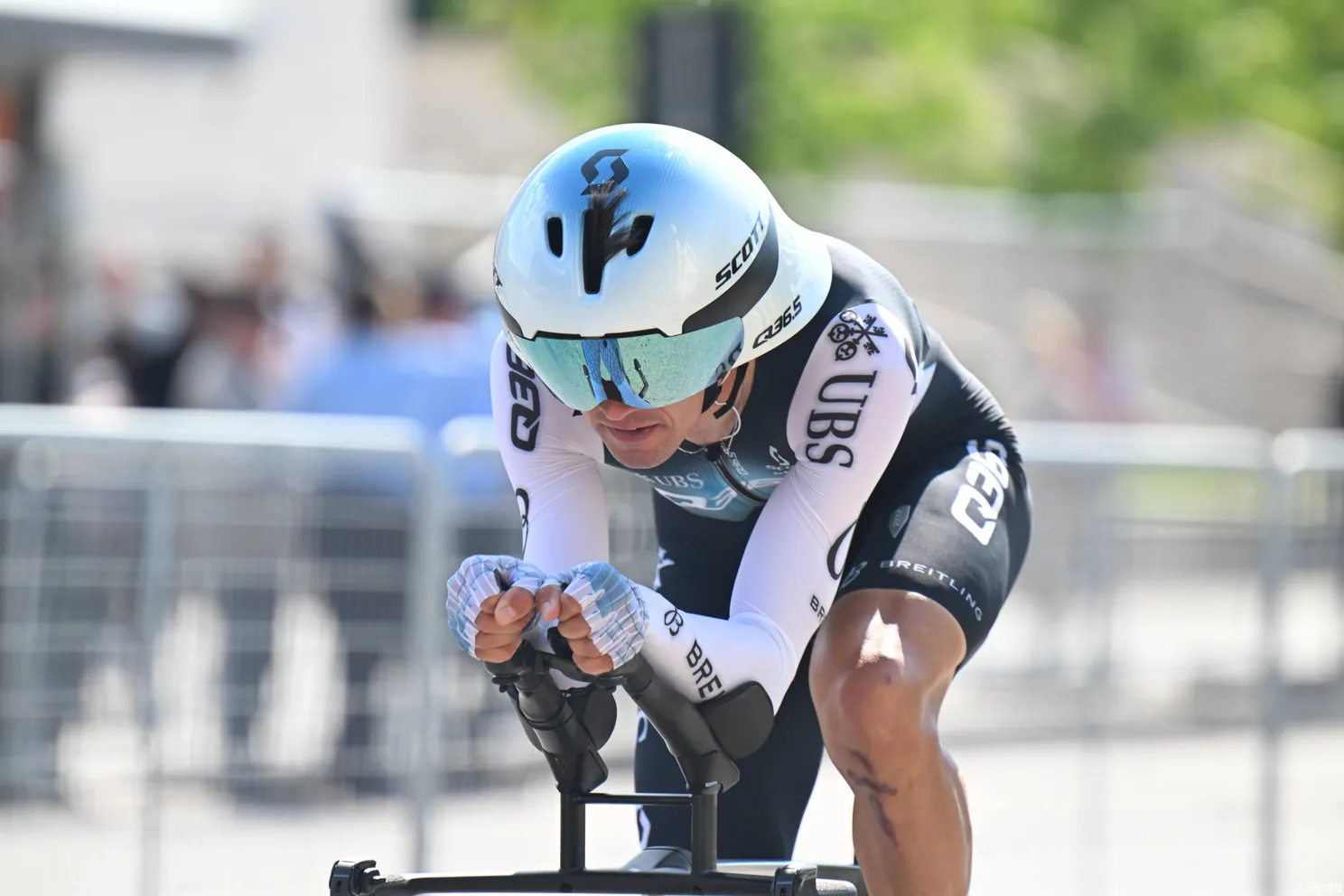Milan Vader geniet tijdens Giro-debuut van focus bij kopman Tom Pidcock: 'Daar vaart ie het beste op'