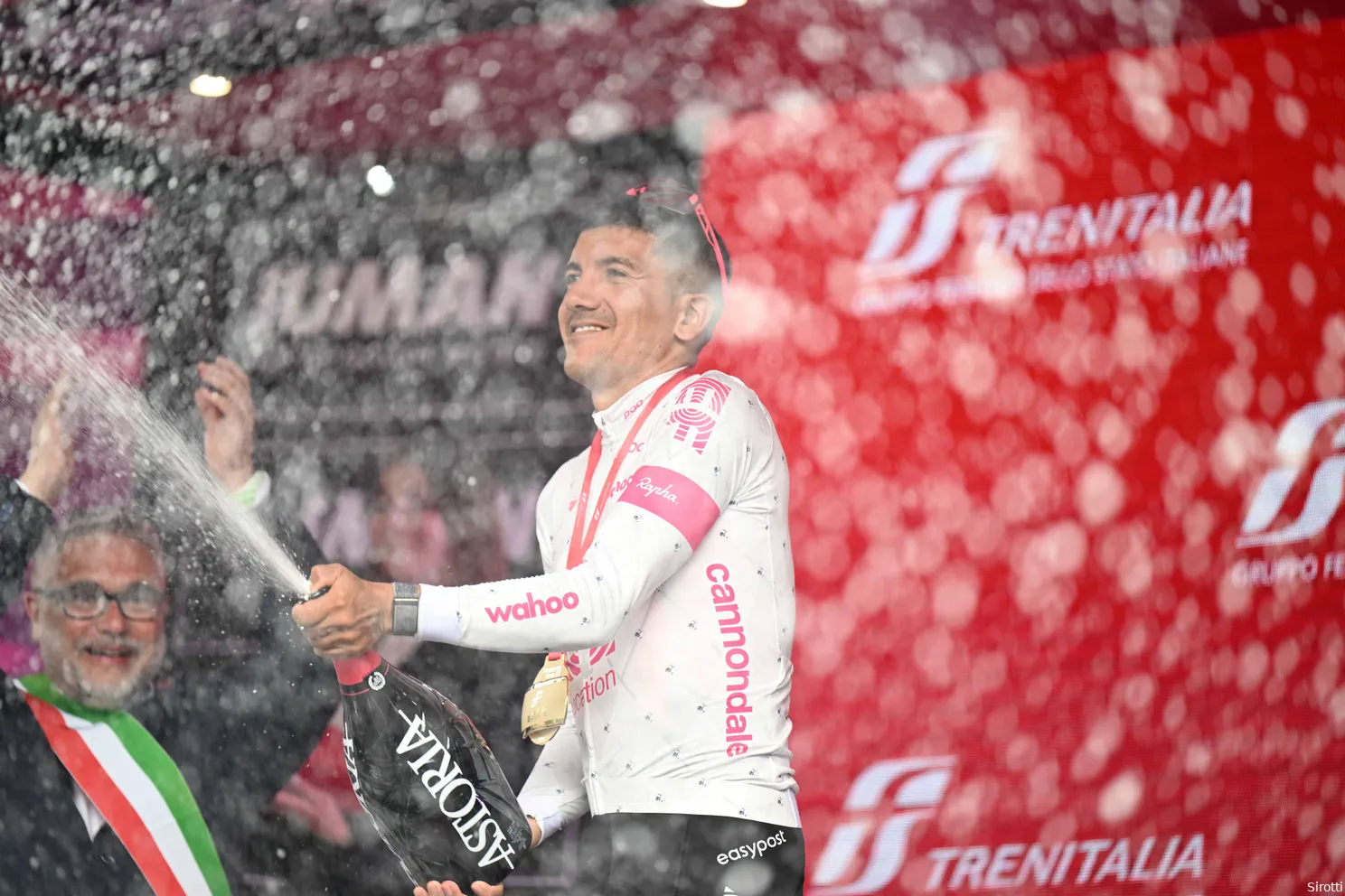 Ayuso, Roglic of toch..? Bruyneel verwacht veel van één renner in strijd voor Giro-eindwinst: 'Hij gaat alleen maar beter worden'