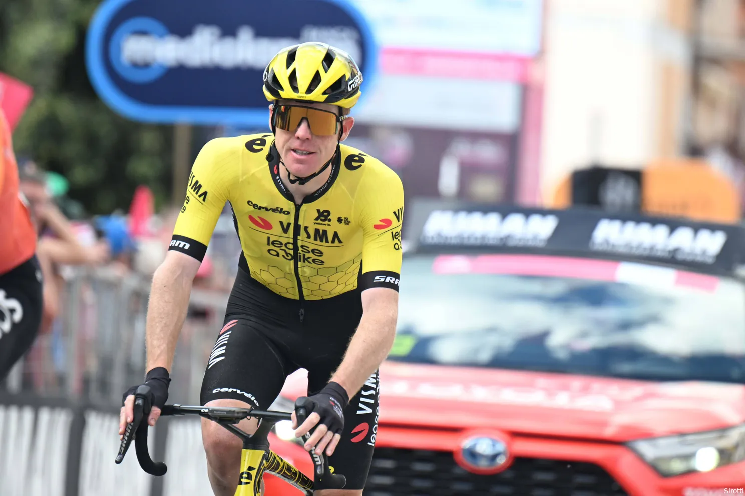 Ploegmaten Kruijswijk en Kelderman loven Van Aert na wederopstanding: 'Zaten er de hele week al een beetje tegenaan'