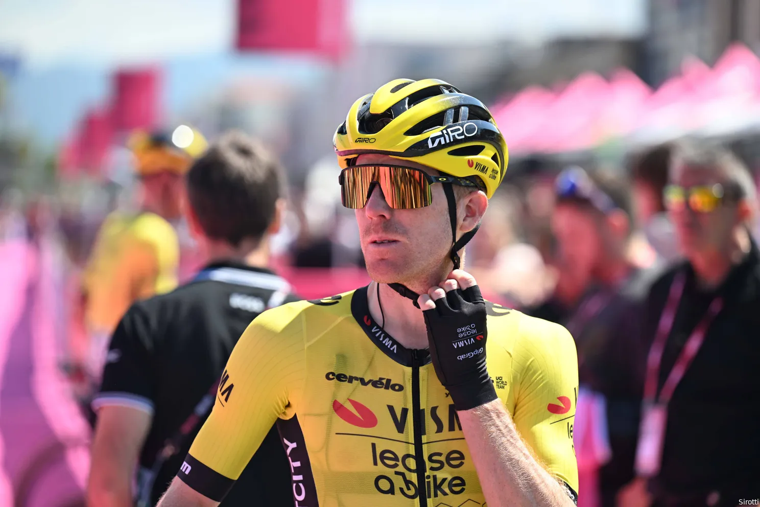 'Houd van renners die niet rijden voor een ereplaats': 'Waardevolle' Van Aert roemt Yates na machtsgreep