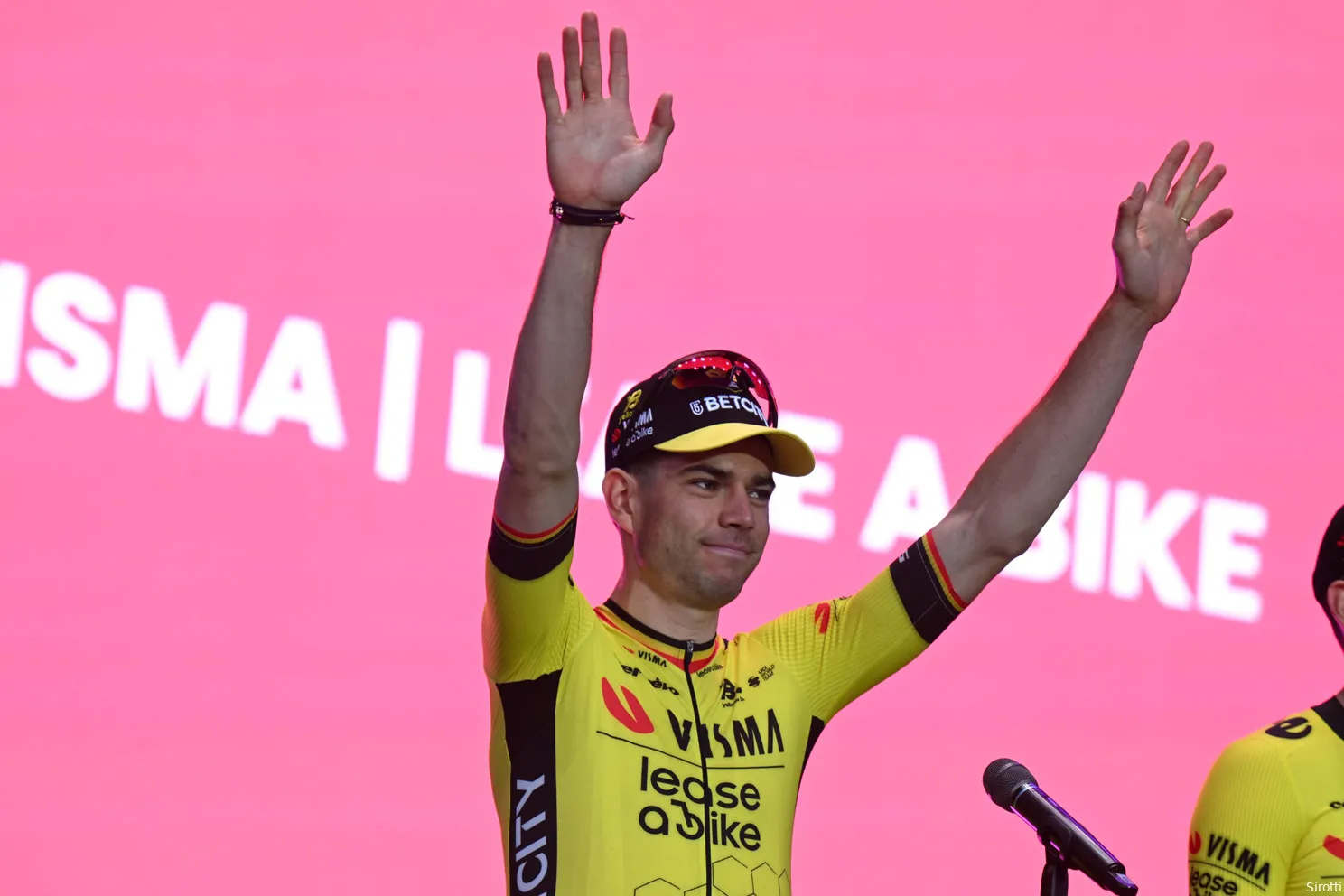 Wout van Aert duidelijk over wat zijn plannen zijn in eerste Giro-ritten: 'Hoop dat het toch nog goed uitpakt'
