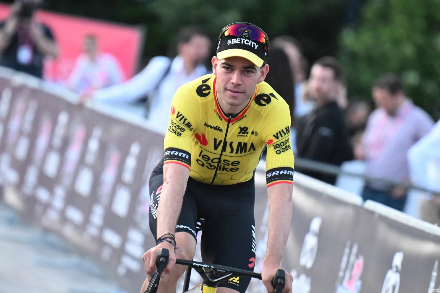 Wout van Aert duidelijk over wat zijn plannen zijn in eerste Giro-ritten: 'Hoop dat het toch nog goed uitpakt'