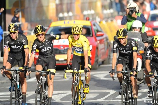 Froome beleeft lang en moeizaam proces: 'Ik houd moraal en blijf doorgaan'