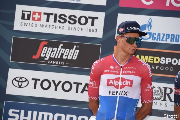 Van der Poel blij met verkort seizoen? 'Anders van derde startrij begonnen'