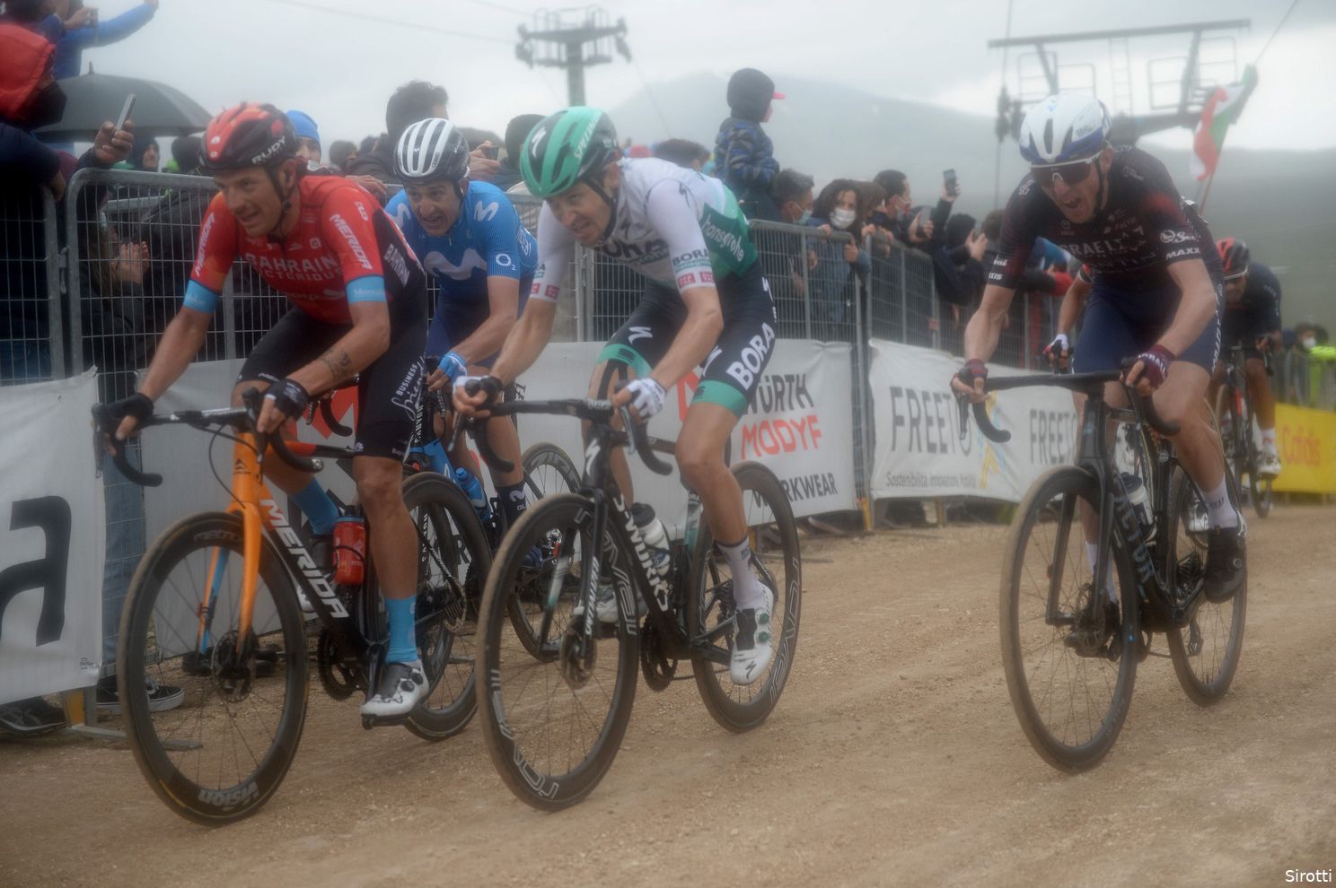 Reacties Giro d'Italia etappe 9 | Hoe verging het de klassementsmannen achter Bernal?