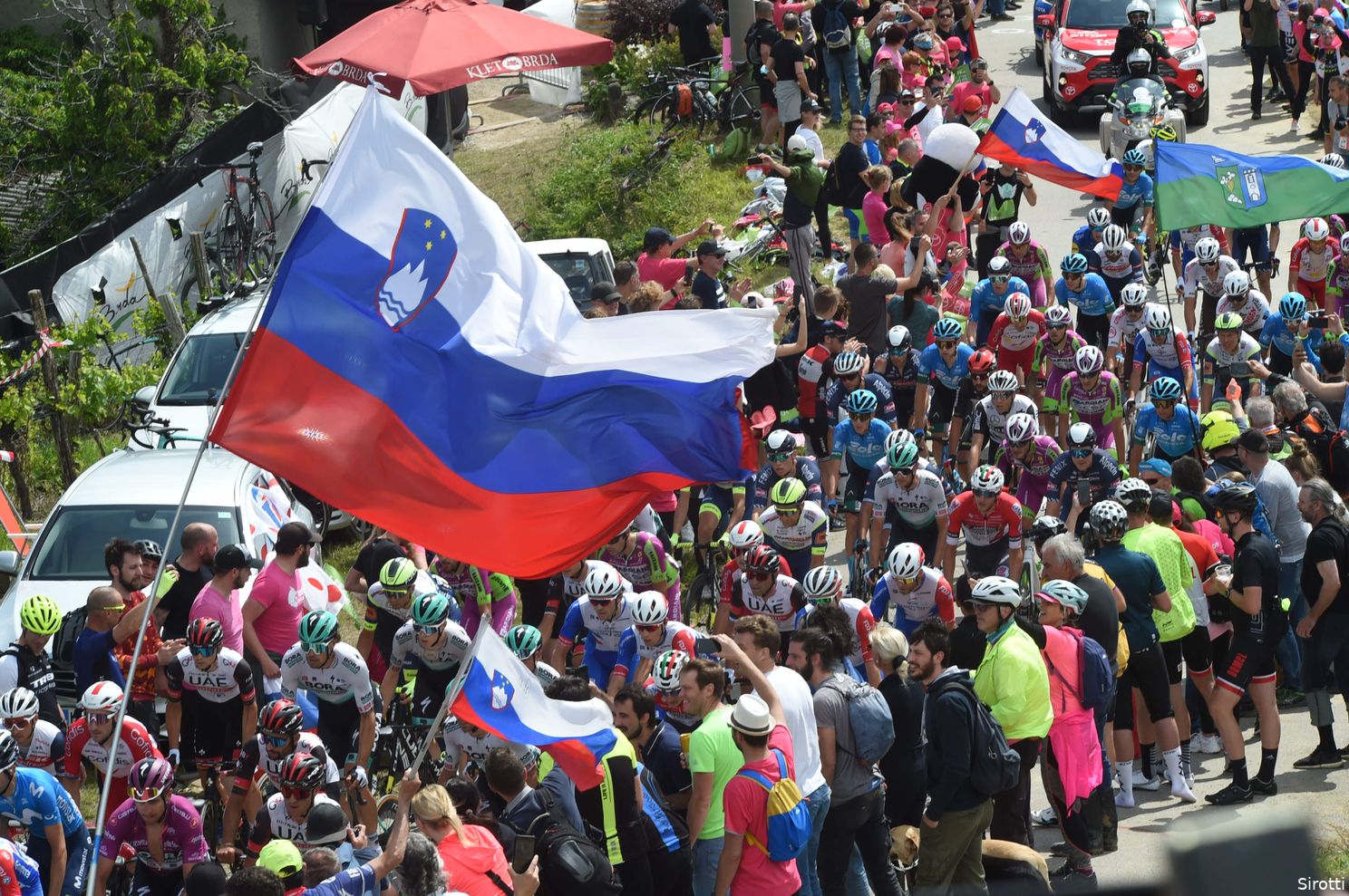Van de redactie | De zin en de onzin van persconferenties in het wielrennen
