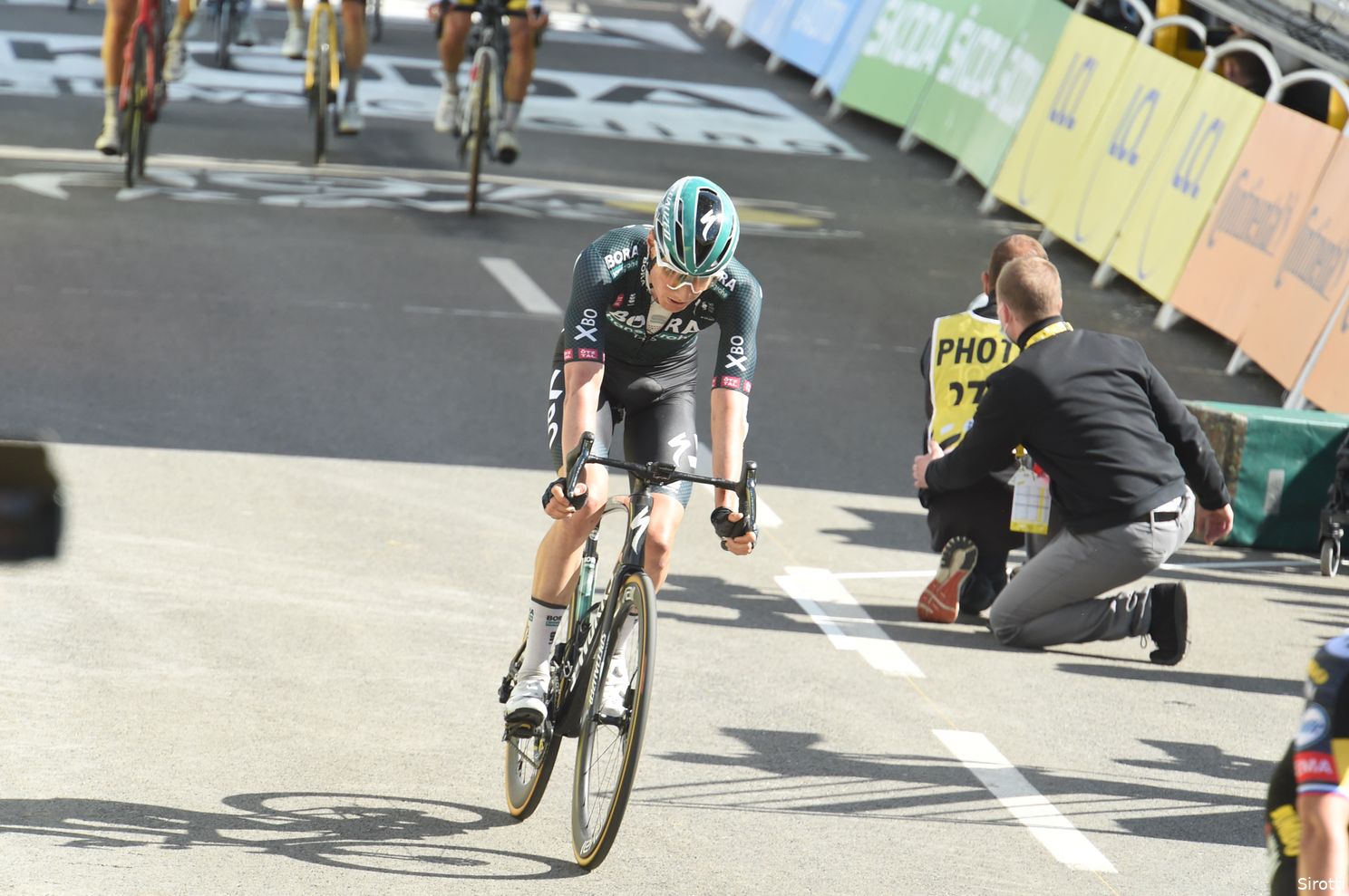 Kopmannen BORA-hansgrohe: Sagan crasht in sprint, Kelderman eindigt kort na eerste groep