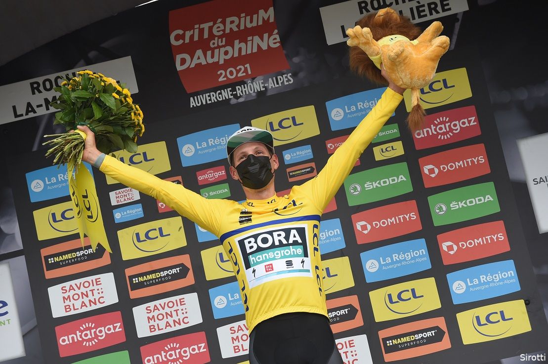 Thomas verrast Colbrelli en consorten met late uitval in Dauphiné; Pöstlberger houdt geel