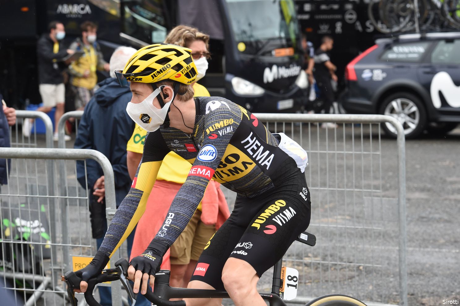 Van Aert heeft 'gemengde gevoelens' na eerste week, Vingegaard denkt niet aan de eindzege