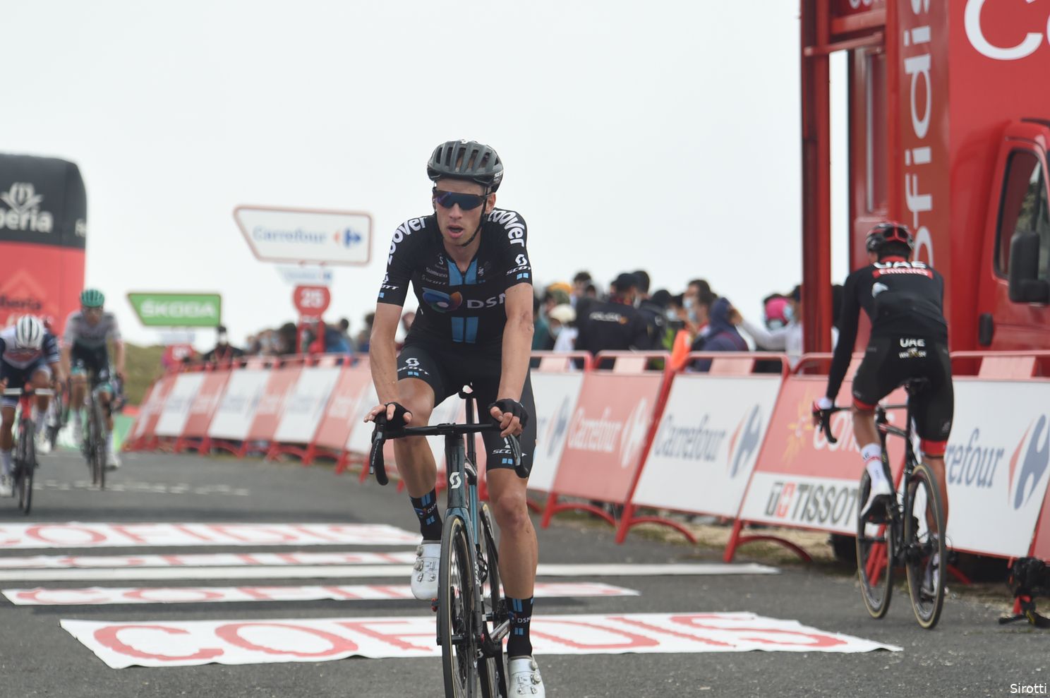 Interview | Team DSM antwoordt met de pedalen in Vuelta: 'We doen elke dag mee voor ritwinst'