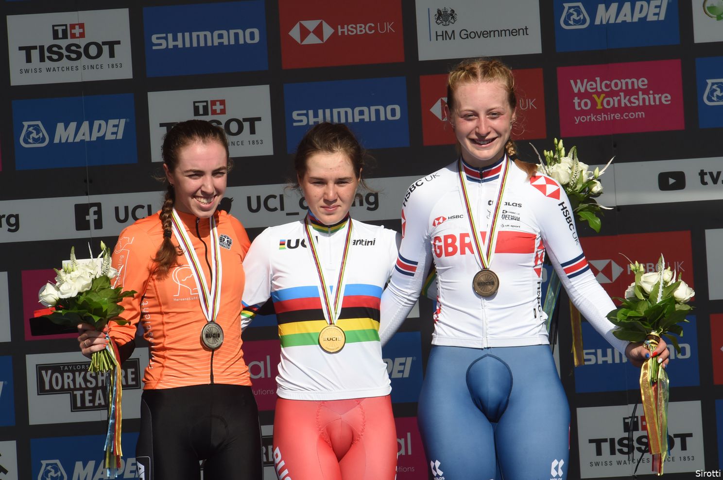 In de voetsporen van Anna en Chantal | Van Anrooij: 'Als Anna op kop rijdt, gaat het zoveel harder'