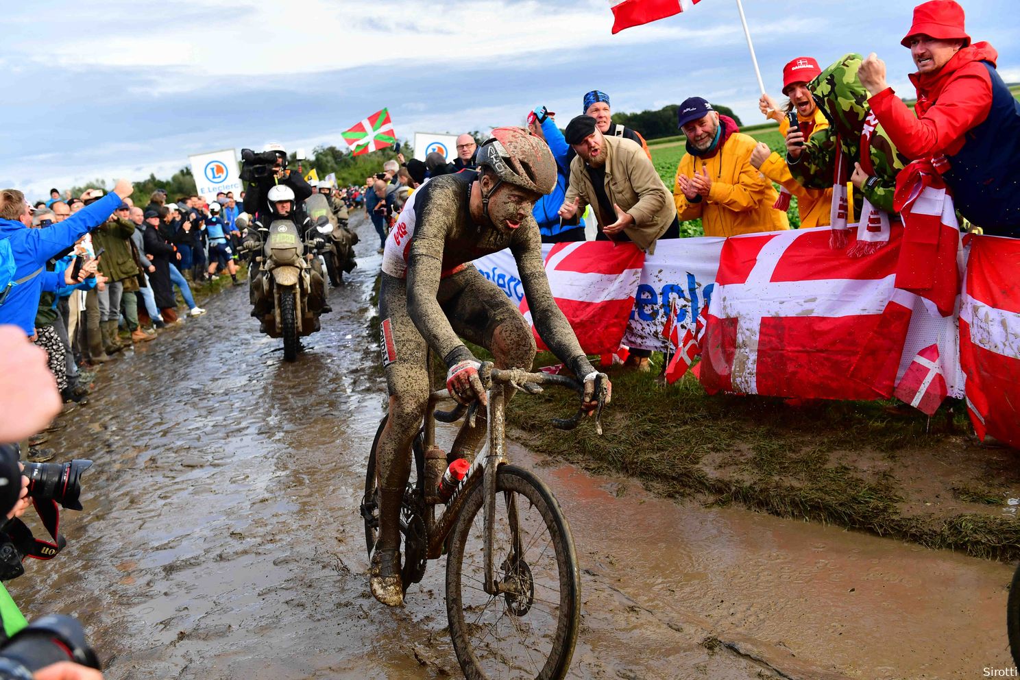 Gespot op Strava: Beuken op kop en lijden achter Van der Poel; de dag van Florian Vermeersch