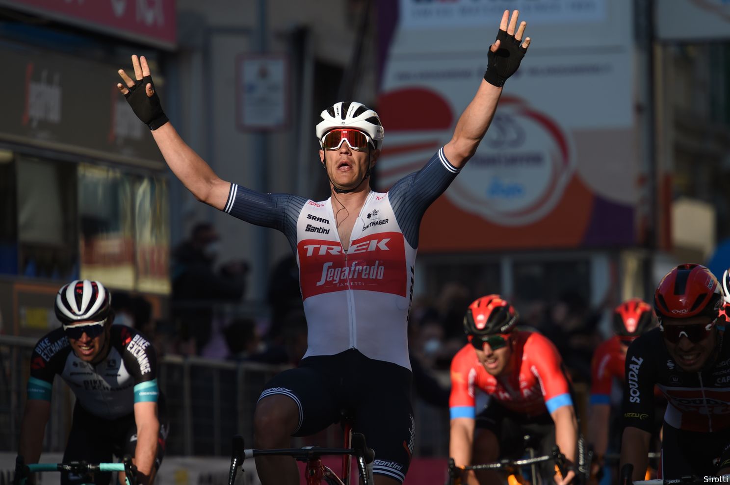 Trek-Segafredo 2022 | 'De Giro d'Italia is echt gemaakt voor Mollema, dan wil hij top zijn'