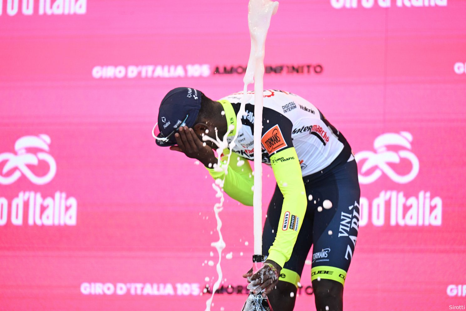Van La Grande Partenza tot in Verona: de Giro d'Italia van 2022 in 20 prachtige foto's!