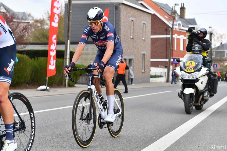Van der Poel verliest knecht voor Parijs-Roubaix: Riesebeek breekt bekken bij verkenning