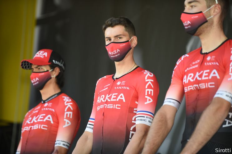Barguil loopt bekkenbreuk op bij zware val tijdens training; einde seizoen voor Fransman