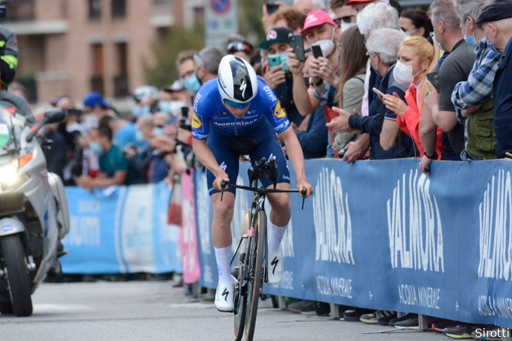 Evenepoel moet zege aan Lampaert laten: 'Dit is wel een dreun richting de Olympische Spelen'