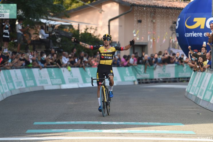 Roglic let in Lombardije op Evenepoel: 'Als hij aanzet, mag je alle zeilen bijzetten'