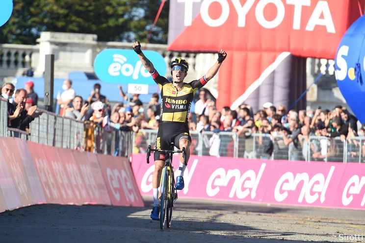 Roglic blinkt in zijn vel en is indrukwekkend sterke Yates de baas in Milaan-Turijn