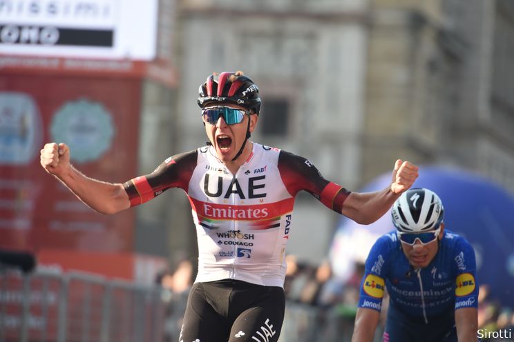 Oersterke Pogacar verslaat thuisrijder Masnada in enerverende finale Ronde van Lombardije